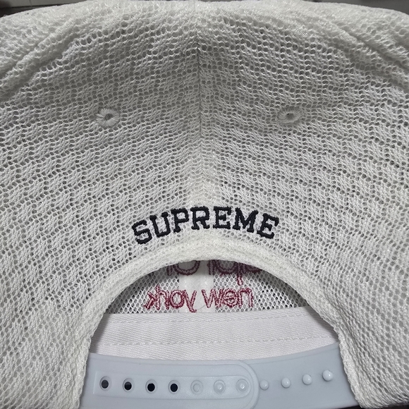 Supreme Classic Logo Air Mesh White Snap Back Hat Brand New - Picture 2 of 3